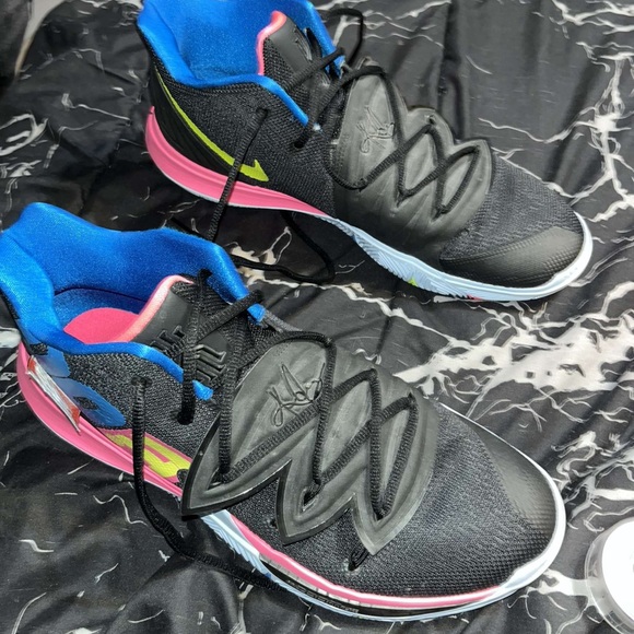 Nike Kyrie 5 Just Do It - Picture 4 of 8